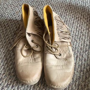 Cinch shoes with fringe